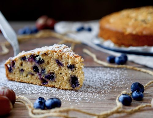 5-Minutes Blueberry Hazelnut Cake